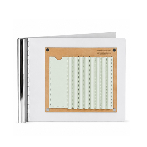 porta hojas de aluminio 8.5”x12” con porta lÁpices en cuero